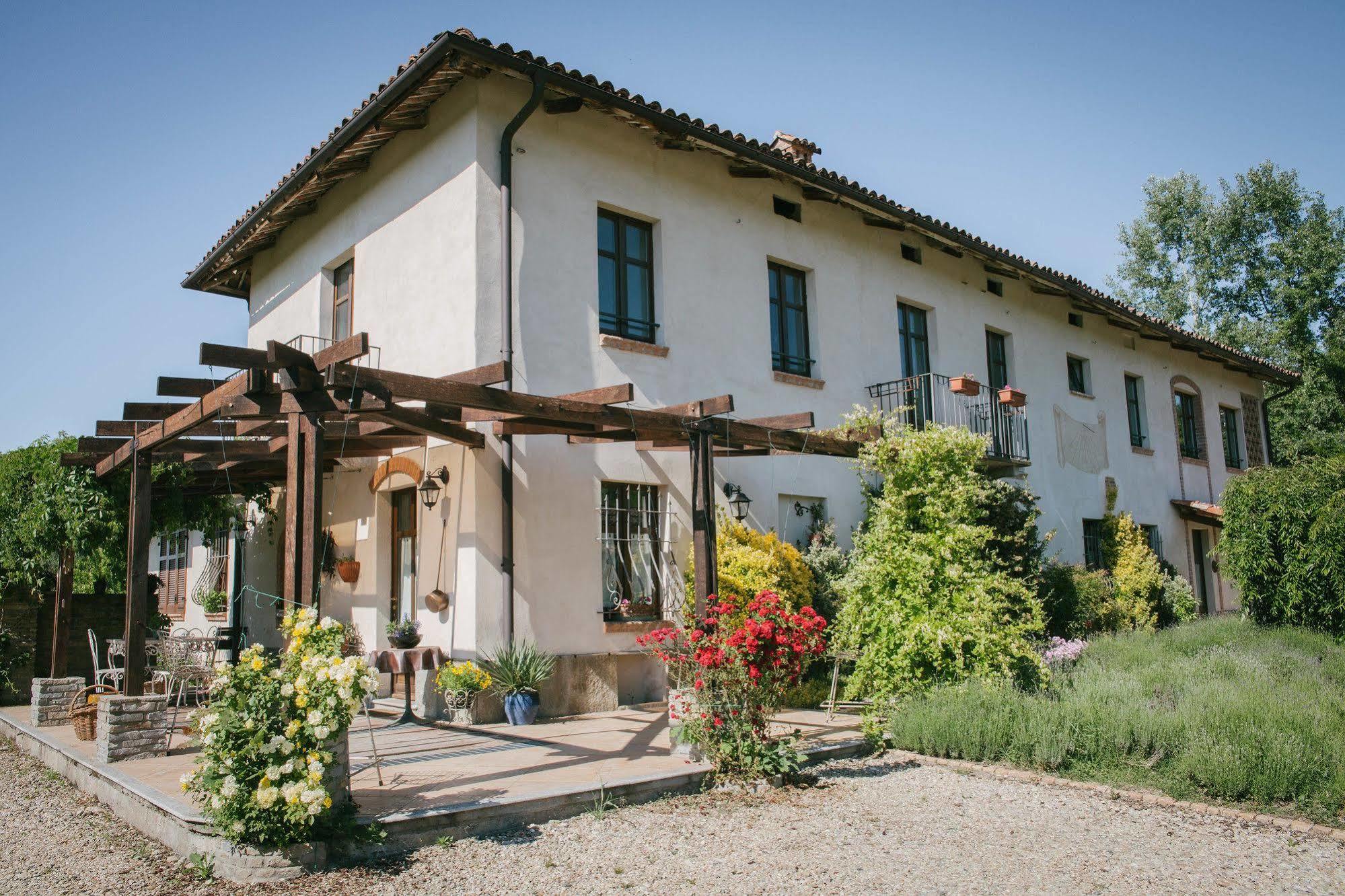 I Grilli Bed and Breakfast Castagnole delle Lanze Exteriör bild