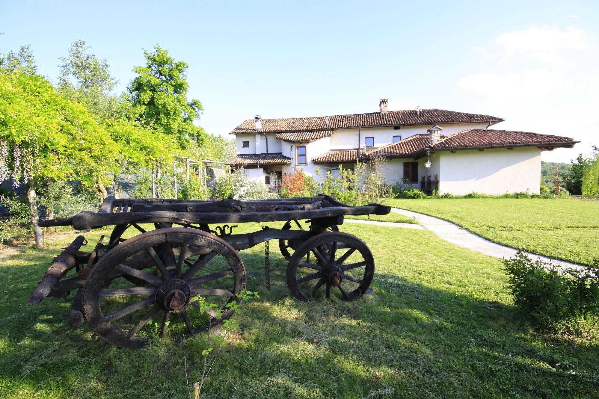 I Grilli Bed and Breakfast Castagnole delle Lanze Exteriör bild